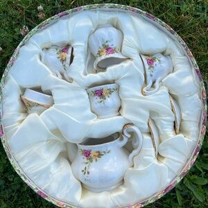 Royal Albert Old Country Roses Fine China Set